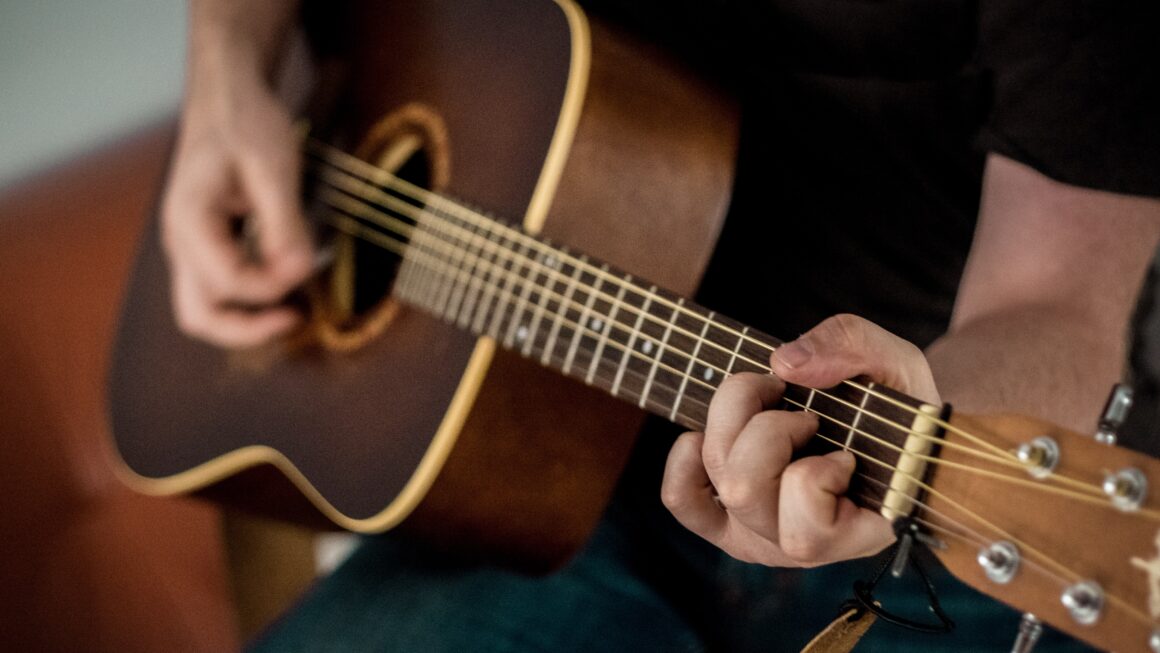 Should You Still Play Guitar Even When Your Fingers Hurt?