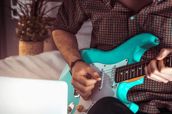 Why You Should Trim Your Nails To Play Guitar