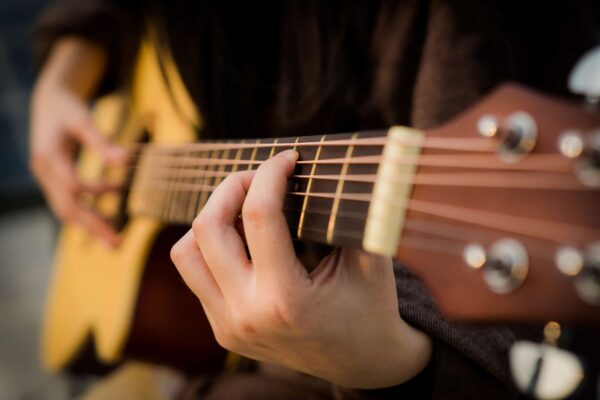 4 Best Warm Up Guitar Exercises For Beginners 